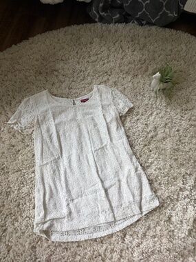 Delicate lace overlay Merona White Lace Short-Sleeve summer simple minimalist wo